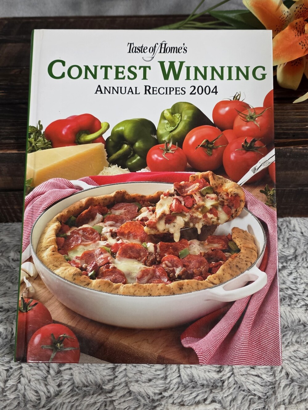 Taste of Home's Contest Winning Annual Recipes 2004 Hardcover Y2K Cookbook